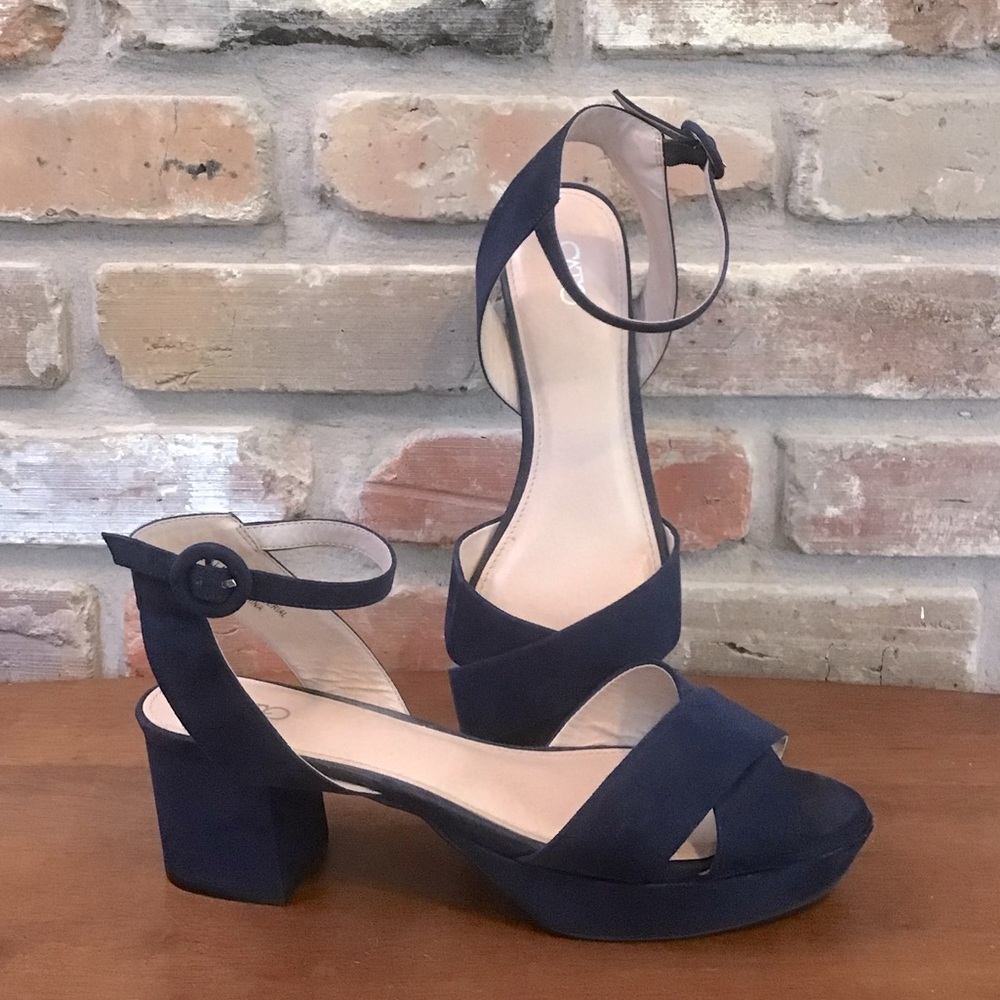 CATO Woman’s Navy Ankle Strap Chunky Heels Crisscross Sandals 9